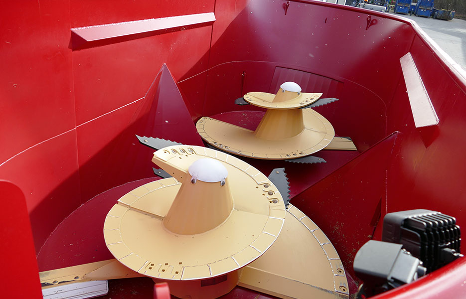 Verticale voermengwagen